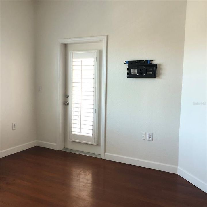 For Rent: $3,000 (2 beds, 2 baths, 1128 Square Feet)