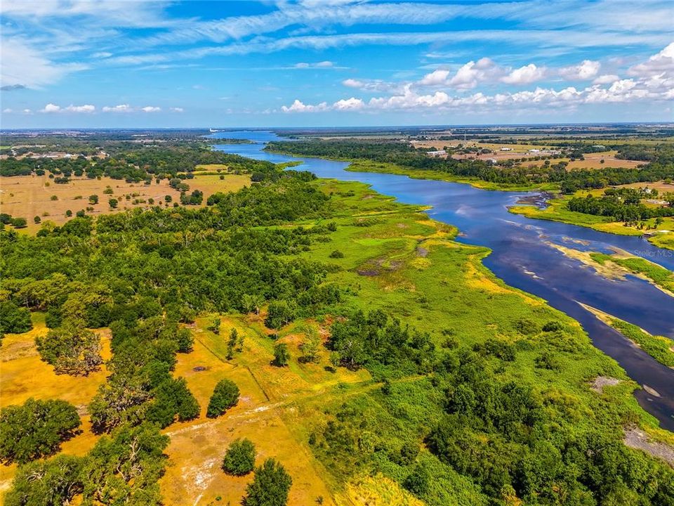 На продажу: $599,000 (5.46 acres)