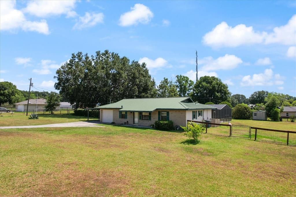 Active With Contract: $315,000 (3 beds, 2 baths, 1242 Square Feet)