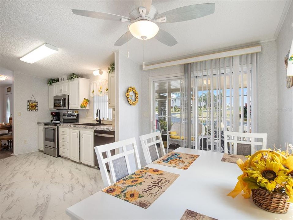 Eat in kitchen breakfast nook with sliding doors to enclosed lanai for a great line of sight!