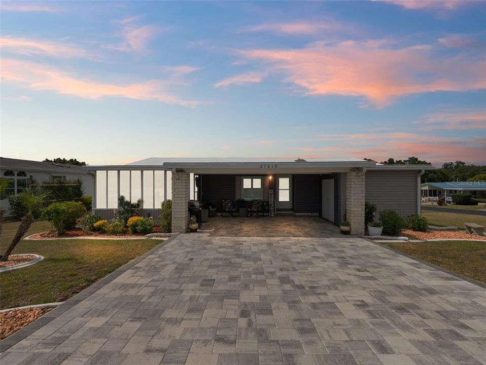 Stunning Curb appeal with amaxing sunsets