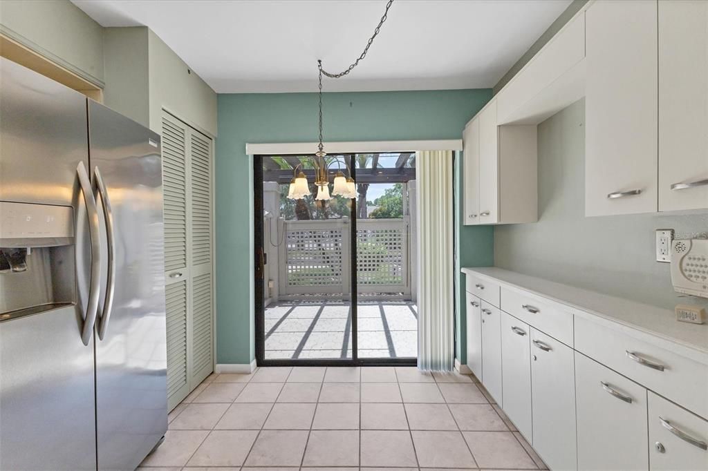 For Sale: $395,000 (2 beds, 2 baths, 1283 Square Feet)