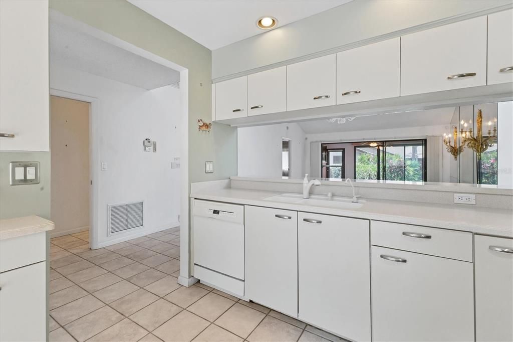 For Sale: $345,000 (2 beds, 2 baths, 1283 Square Feet)