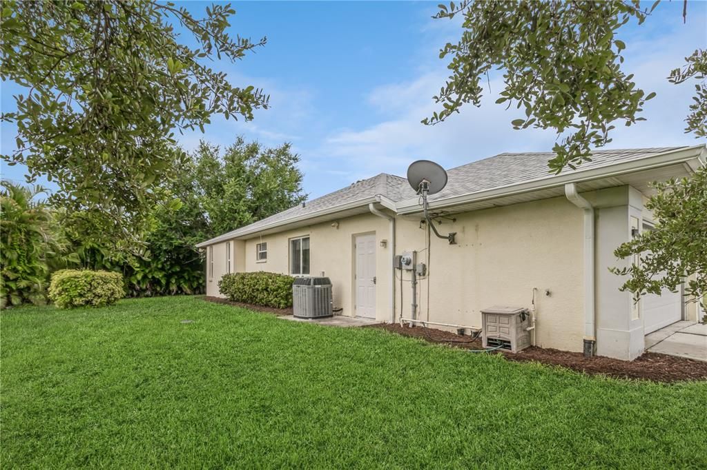 For Sale: $398,000 (3 beds, 2 baths, 1938 Square Feet)