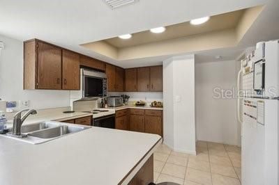 For Sale: $214,900 (2 beds, 2 baths, 1098 Square Feet)