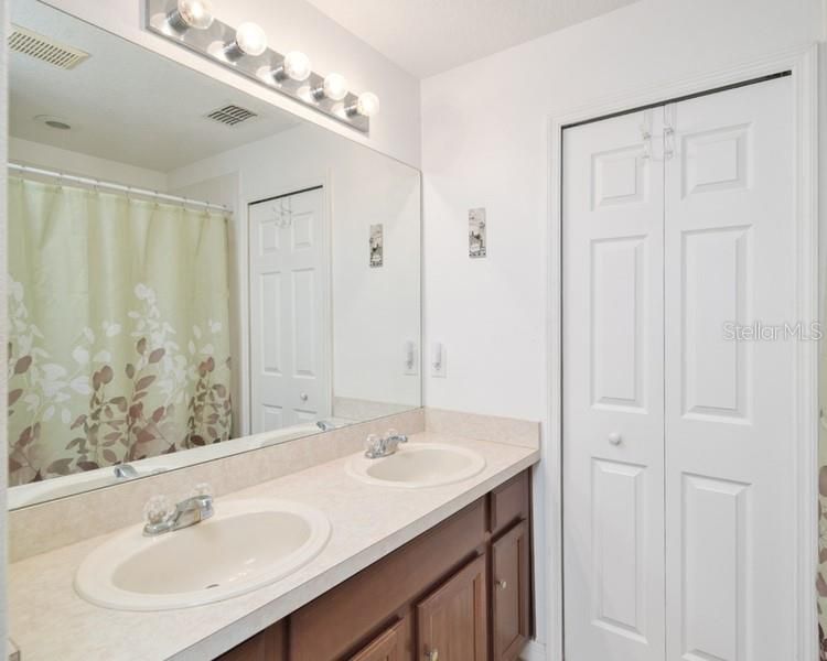 For Sale: $309,900 (3 beds, 2 baths, 1382 Square Feet)