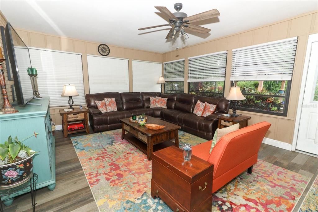 For Sale: $449,000 (2 beds, 2 baths, 1635 Square Feet)