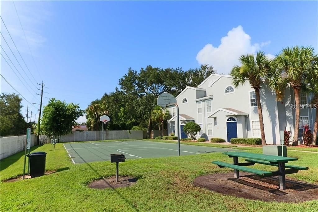 Active With Contract: $1,750 (2 beds, 2 baths, 1140 Square Feet)