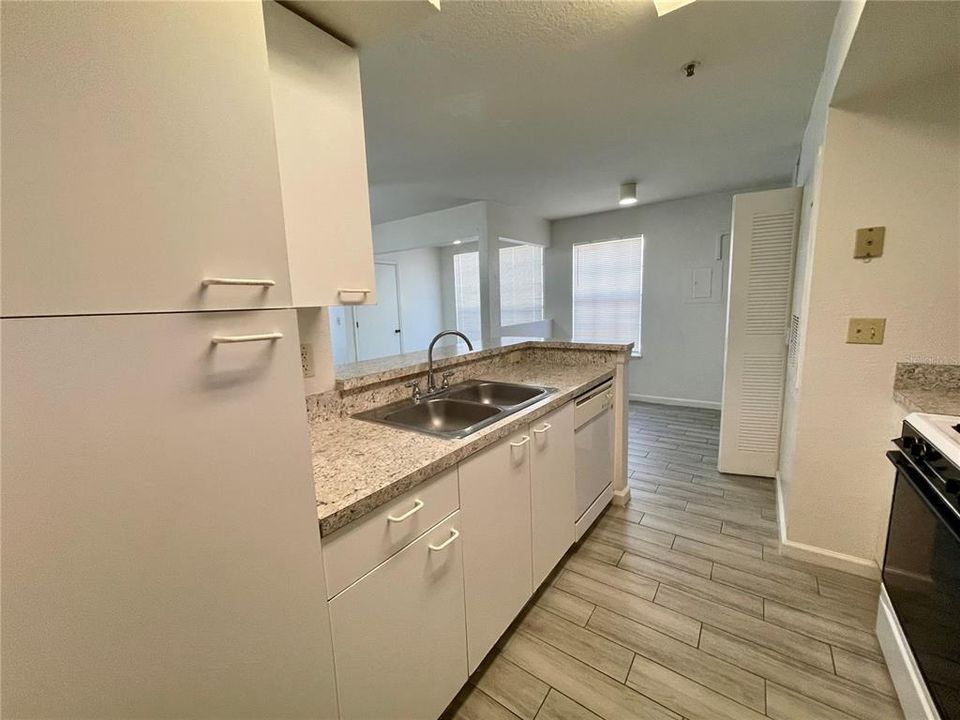 Active With Contract: $1,750 (2 beds, 2 baths, 1140 Square Feet)