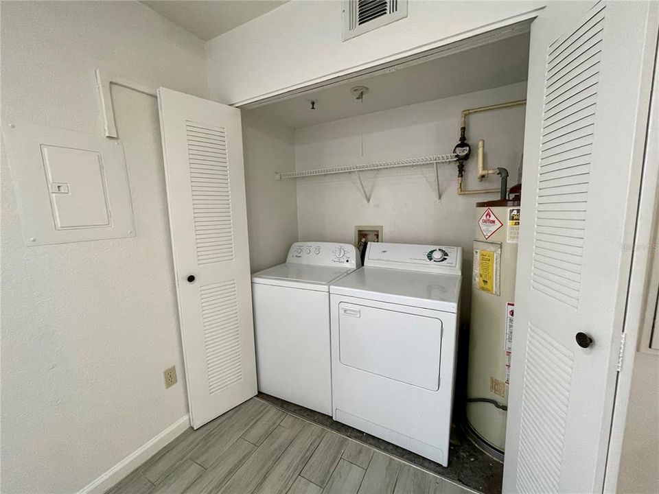 Active With Contract: $1,750 (2 beds, 2 baths, 1140 Square Feet)