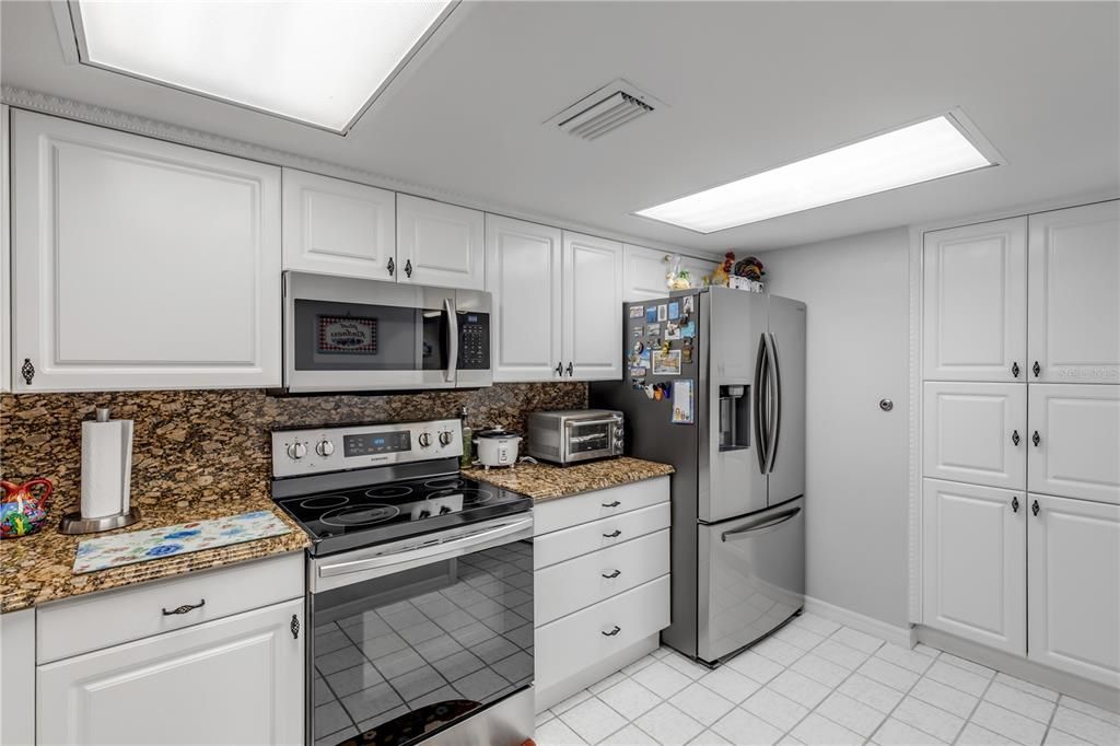 For Sale: $499,000 (2 beds, 2 baths, 1384 Square Feet)