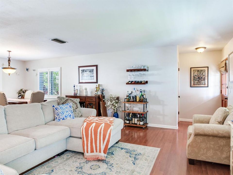 Active With Contract: $675,000 (2 beds, 2 baths, 1320 Square Feet)