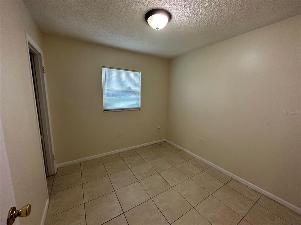 For Sale: $275,000 (4 beds, 1 baths, 1082 Square Feet)