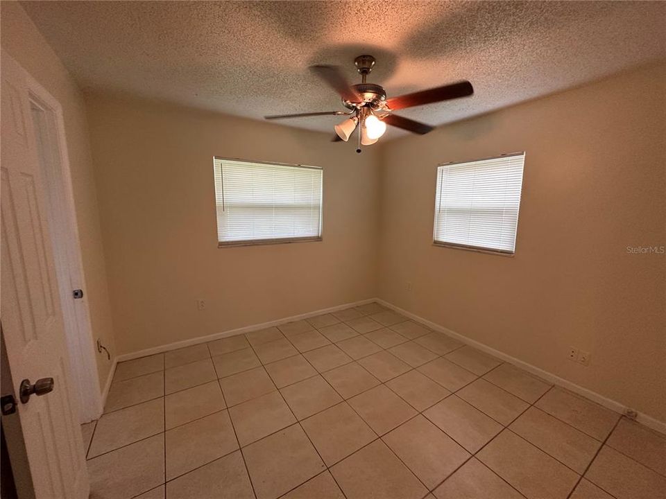 For Sale: $275,000 (4 beds, 1 baths, 1082 Square Feet)