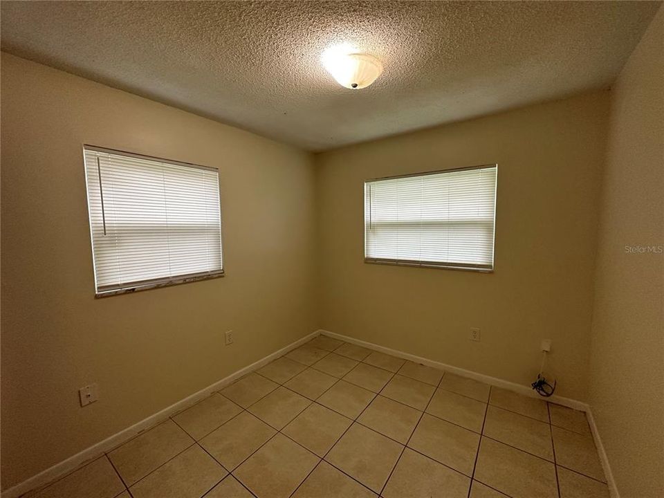 For Sale: $275,000 (4 beds, 1 baths, 1082 Square Feet)