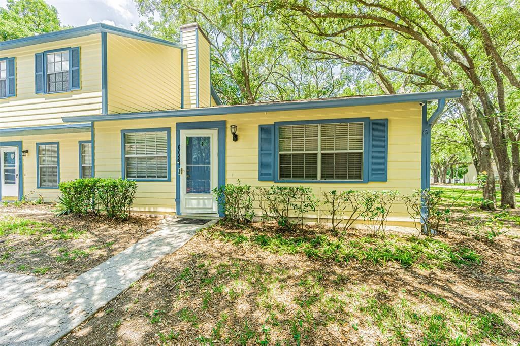 For Sale: $235,000 (2 beds, 2 baths, 870 Square Feet)