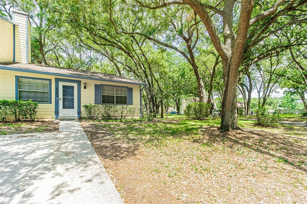 For Sale: $235,000 (2 beds, 2 baths, 870 Square Feet)