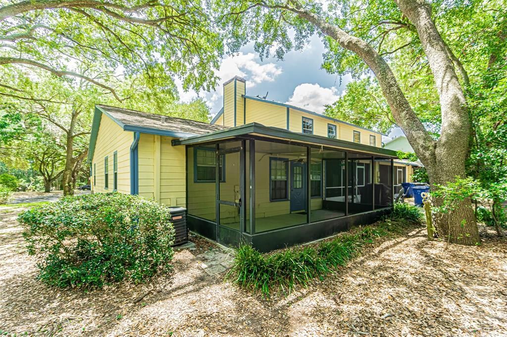 For Sale: $235,000 (2 beds, 2 baths, 870 Square Feet)