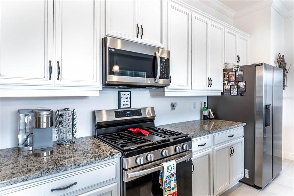 Kitchen with Upgraded Cabinets and Granite