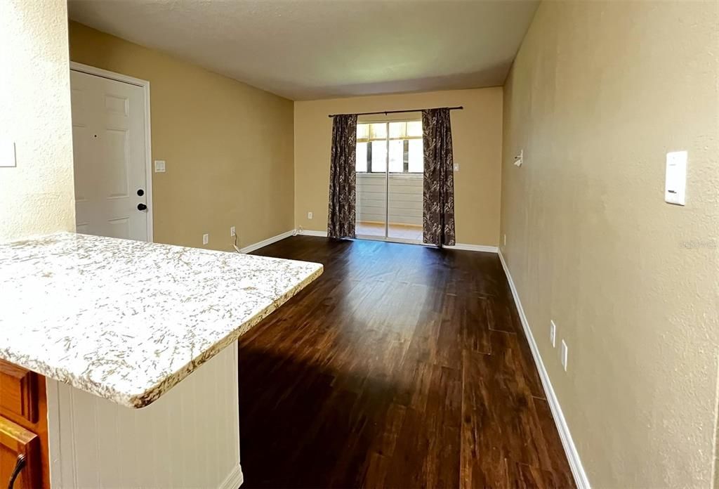 For Rent: $1,425 (1 beds, 1 baths, 525 Square Feet)