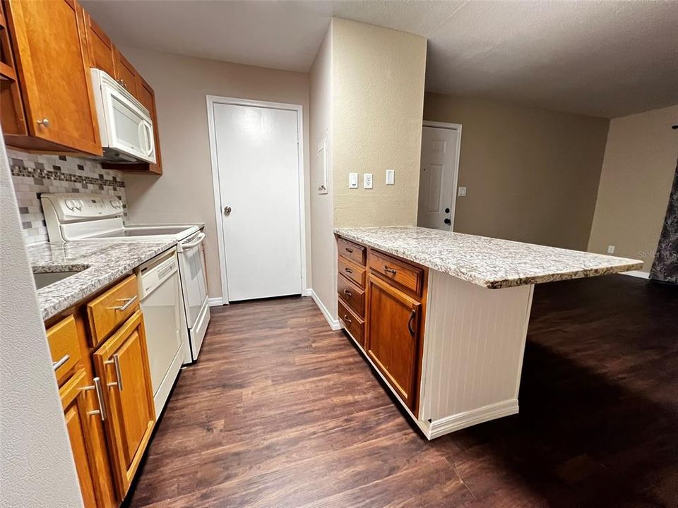 For Rent: $1,450 (1 beds, 1 baths, 525 Square Feet)