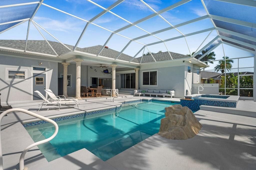 Beautiful Pool and Lanai