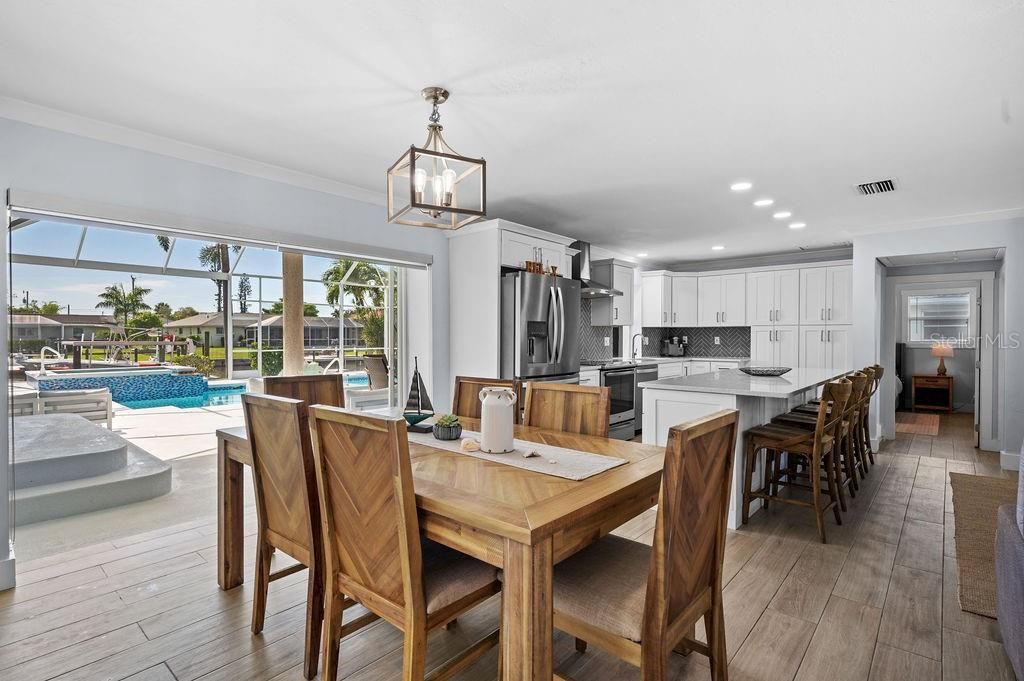 Dining overlooking the Pool