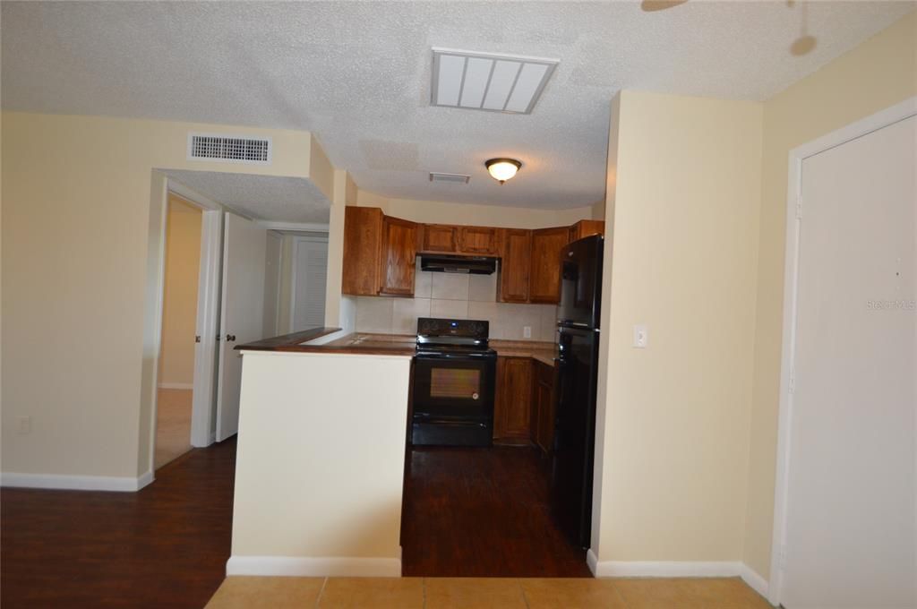 For Rent: $1,150 (1 beds, 1 baths, 708 Square Feet)