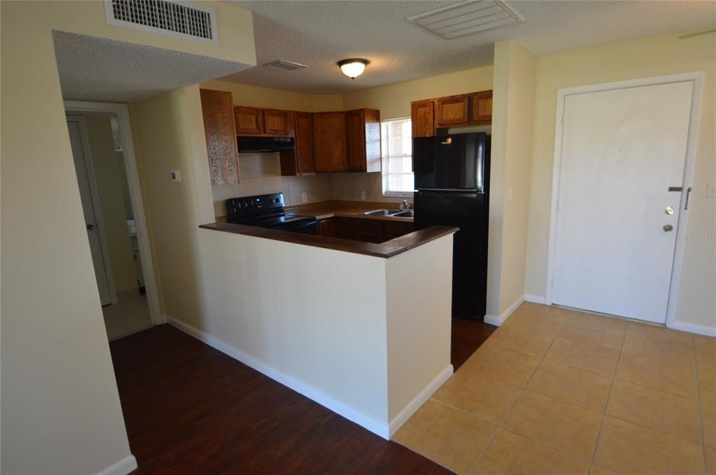 For Rent: $1,150 (1 beds, 1 baths, 708 Square Feet)