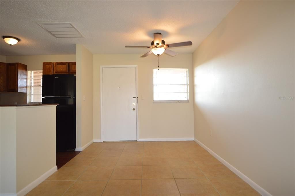 For Rent: $1,150 (1 beds, 1 baths, 708 Square Feet)