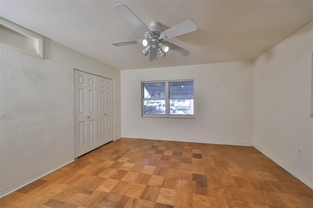 Active With Contract: $369,000 (2 beds, 1 baths, 912 Square Feet)