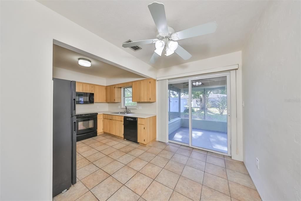 For Sale: $369,000 (2 beds, 1 baths, 912 Square Feet)