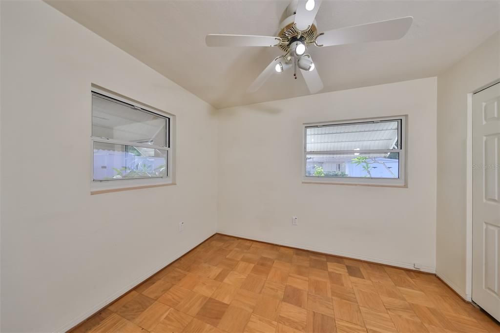 For Sale: $369,000 (2 beds, 1 baths, 912 Square Feet)