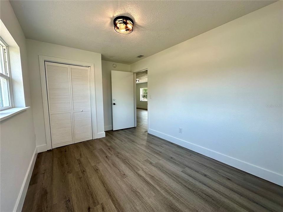 For Sale: $194,500 (2 beds, 1 baths, 927 Square Feet)