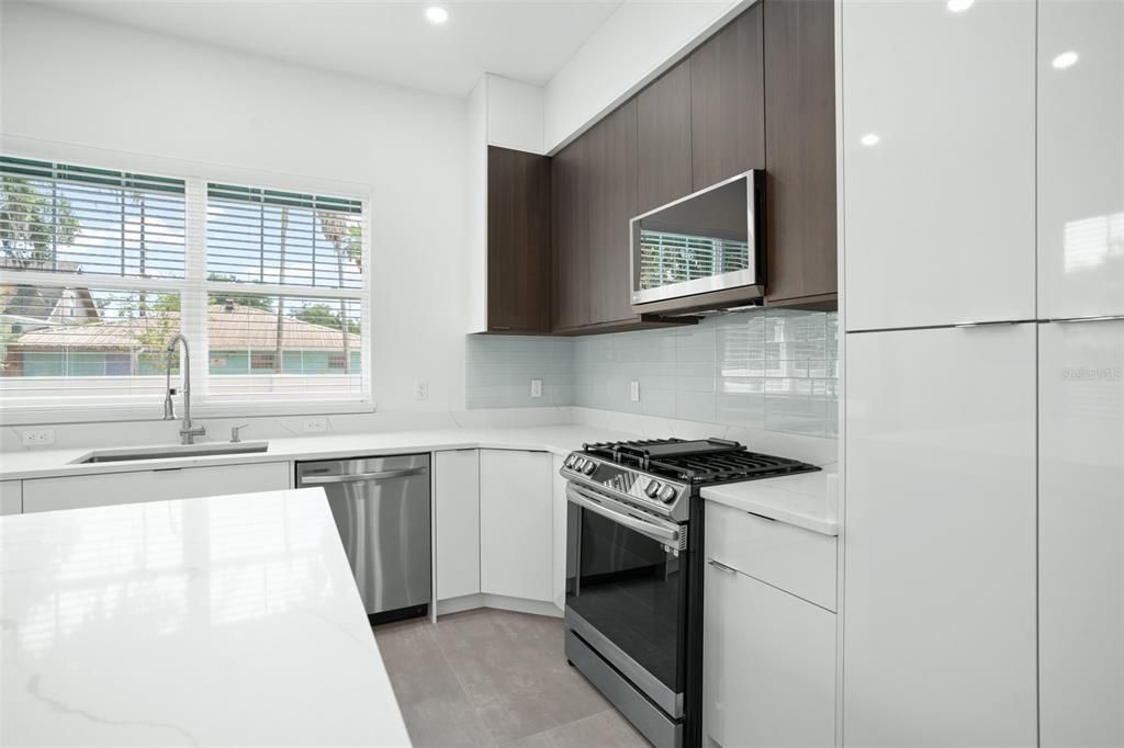 For Rent: $4,500 (3 beds, 2 baths, 2124 Square Feet)