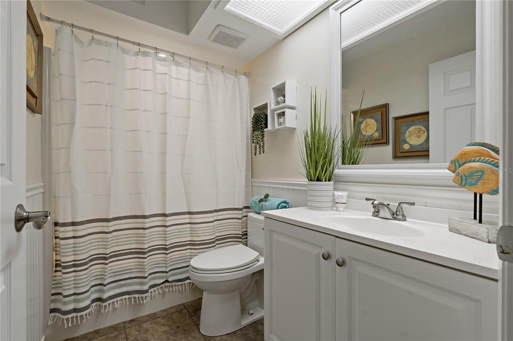 SHOWER/TUB COMBO IN THE GUEST BATHROOM!