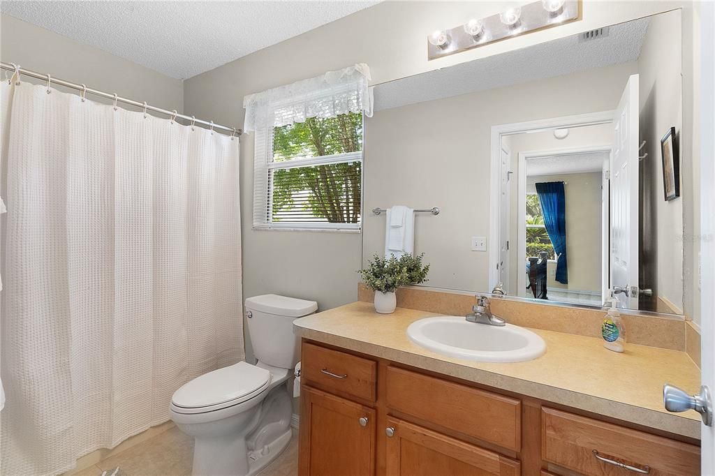 待售: $295,000 (2 贝兹, 2 浴室, 1212 平方英尺)