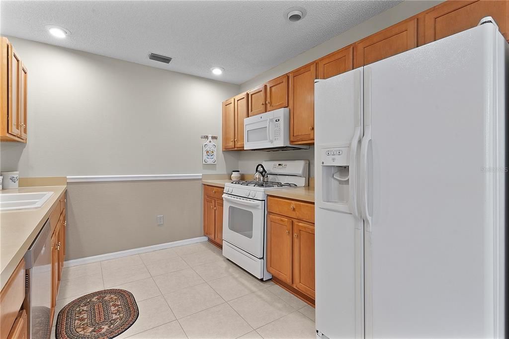 For Sale: $305,000 (2 beds, 2 baths, 1212 Square Feet)