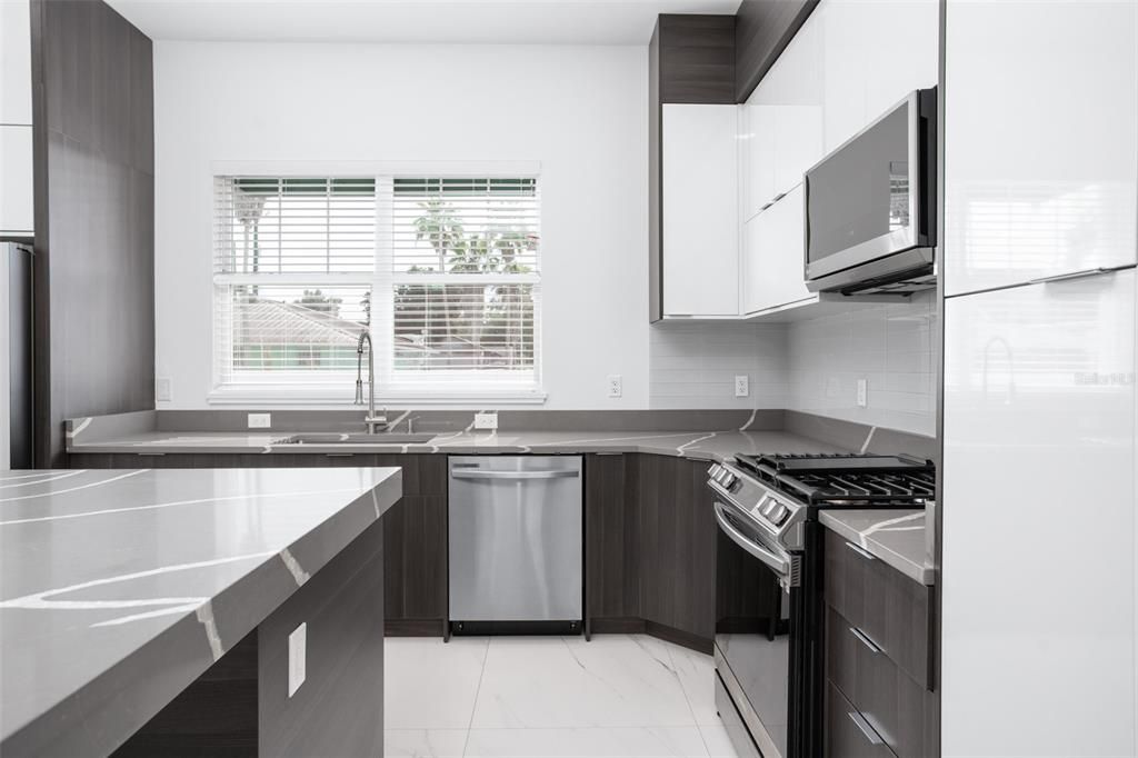 For Rent: $4,200 (3 beds, 2 baths, 2124 Square Feet)