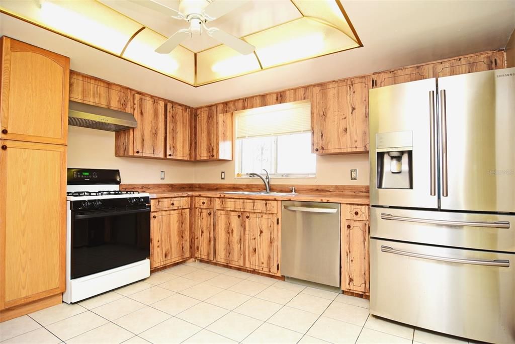 For Sale: $379,990 (3 beds, 2 baths, 1749 Square Feet)
