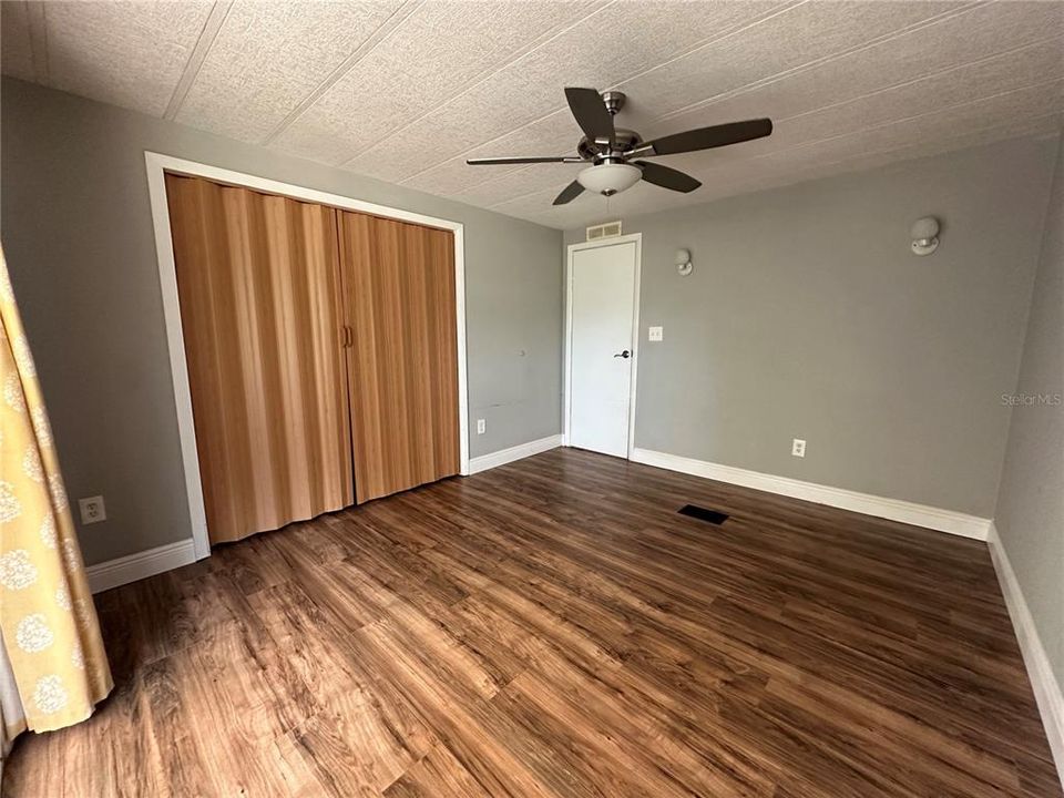 For Sale: $155,000 (2 beds, 1 baths, 924 Square Feet)