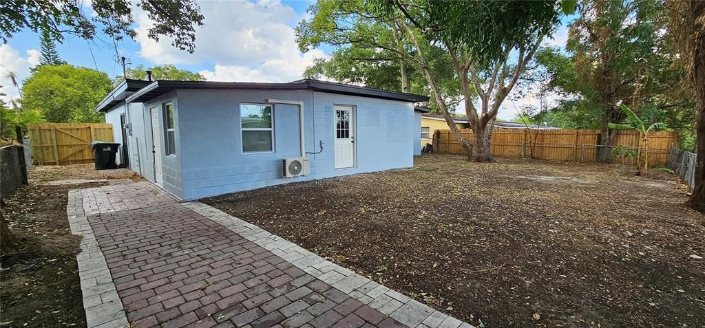 For Sale: $324,900 (4 beds, 2 baths, 1182 Square Feet)