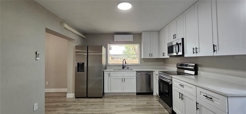 For Sale: $324,900 (4 beds, 2 baths, 1182 Square Feet)