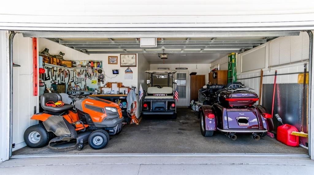 Lots of garage space!