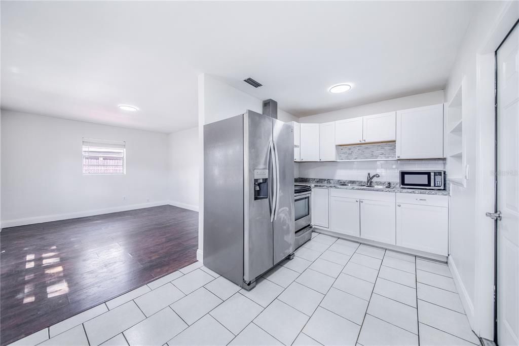 For Sale: $289,000 (3 beds, 1 baths, 1040 Square Feet)