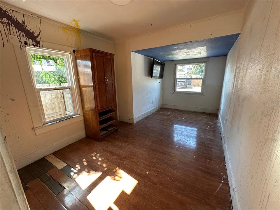 For Sale: $199,900 (2 beds, 2 baths, 760 Square Feet)