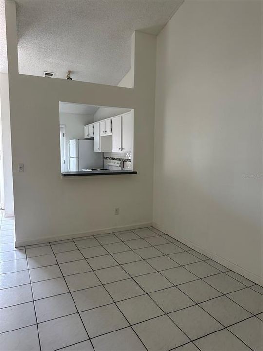 For Rent: $1,400 (1 beds, 1 baths, 703 Square Feet)