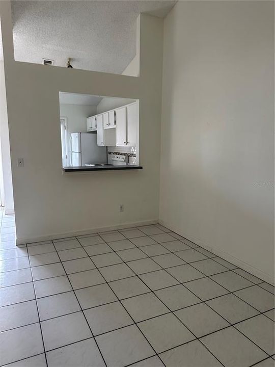 For Rent: $1,400 (1 beds, 1 baths, 703 Square Feet)