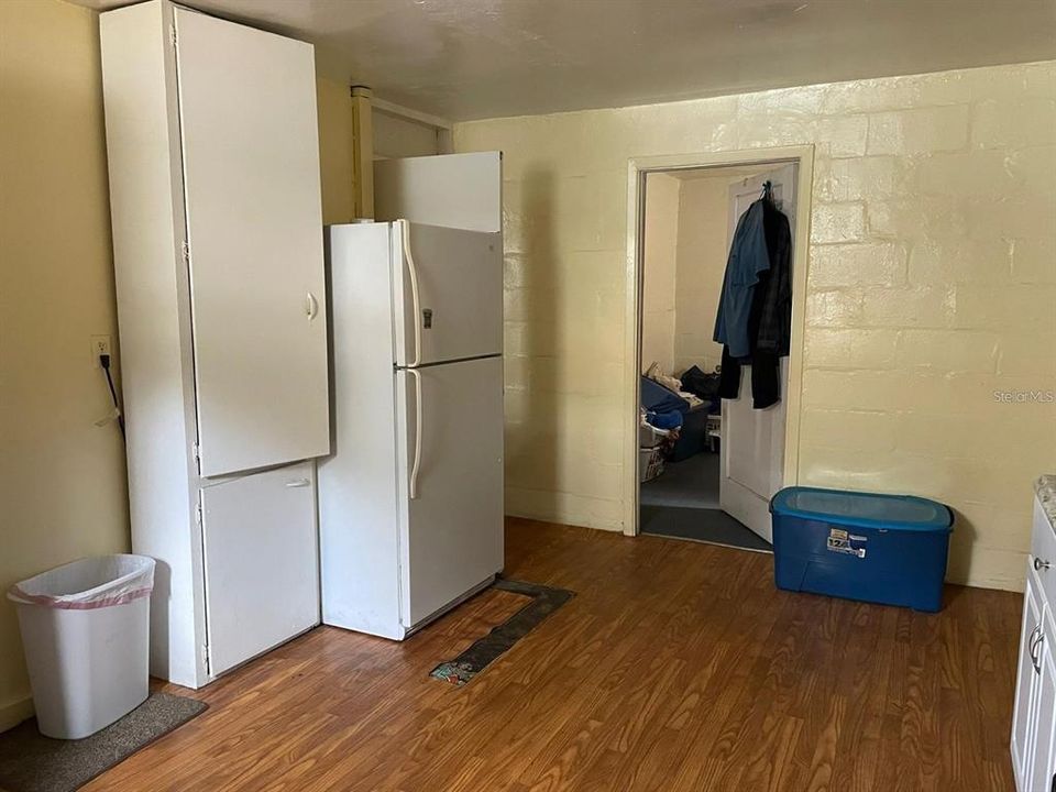 For Sale: $165,000 (2 beds, 1 baths, 1080 Square Feet)