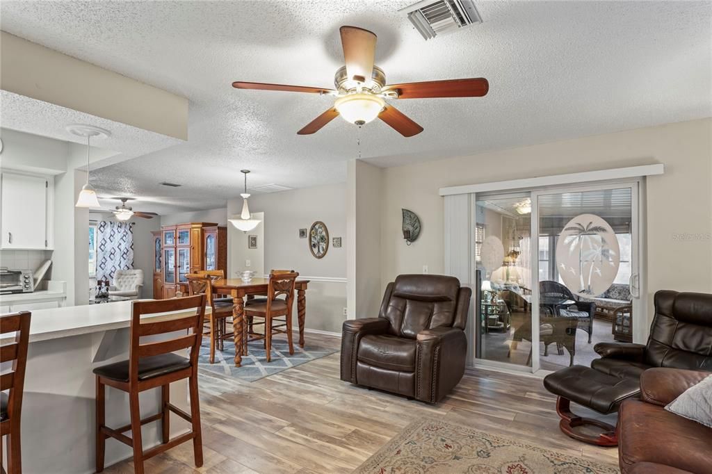 For Sale: $279,000 (2 beds, 2 baths, 1426 Square Feet)